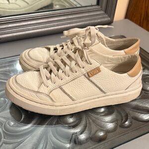 UGG 7 Alameda Lace Beige Low-Top Sneakers